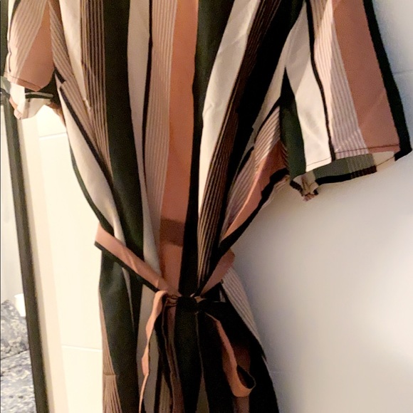 Short striped dress (still new) - Picture 2 of 2